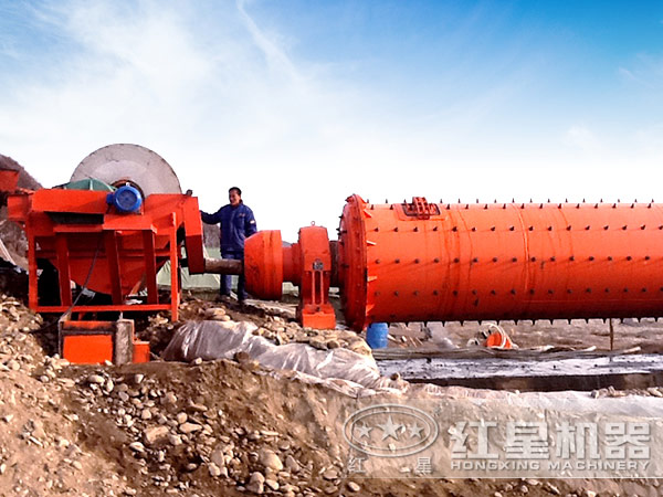 磁選機用于球磨機加工后的提純工作現(xiàn)場 磁選機用于球磨機加工后的提純工作現(xiàn)場