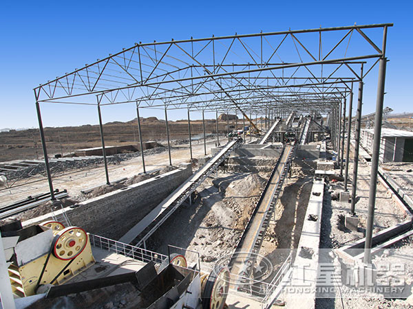 顎式碎石機(jī)作為頭破設(shè)備現(xiàn)場作業(yè) 顎式碎石機(jī)作為頭破設(shè)備現(xiàn)場作業(yè)