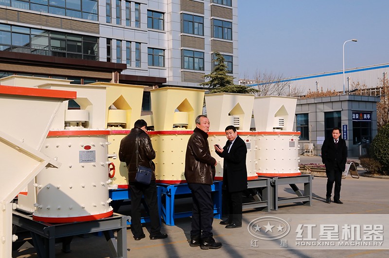 紅星機器專業(yè)的復(fù)合式破碎機直銷廠家 紅星機器專業(yè)的復(fù)合式破碎機直銷廠家