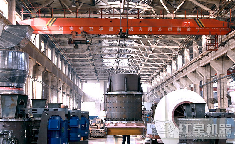 復(fù)合式破碎機的生產(chǎn)車間 復(fù)合式破碎機的生產(chǎn)車間