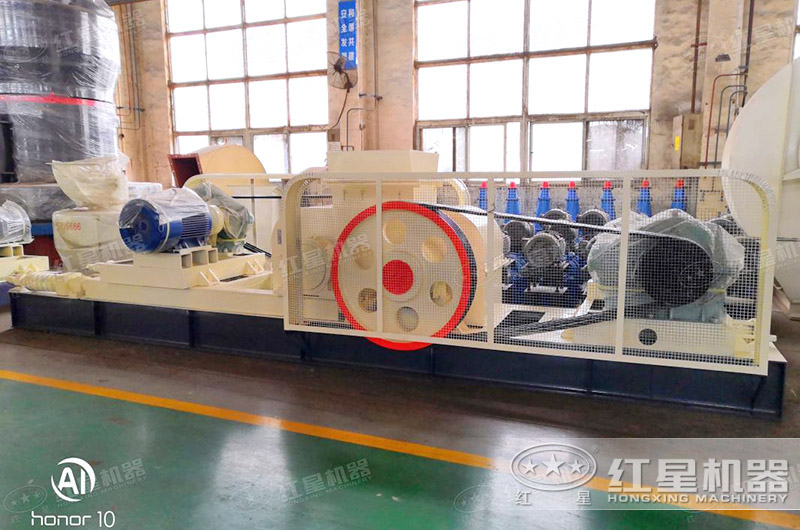 對(duì)輥式制砂機(jī) 對(duì)輥式制砂機(jī)