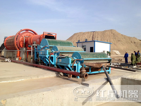 三臺(tái)磁選機(jī)組合作業(yè)現(xiàn)場(chǎng)展示 三臺(tái)磁選機(jī)組合作業(yè)現(xiàn)場(chǎng)展示