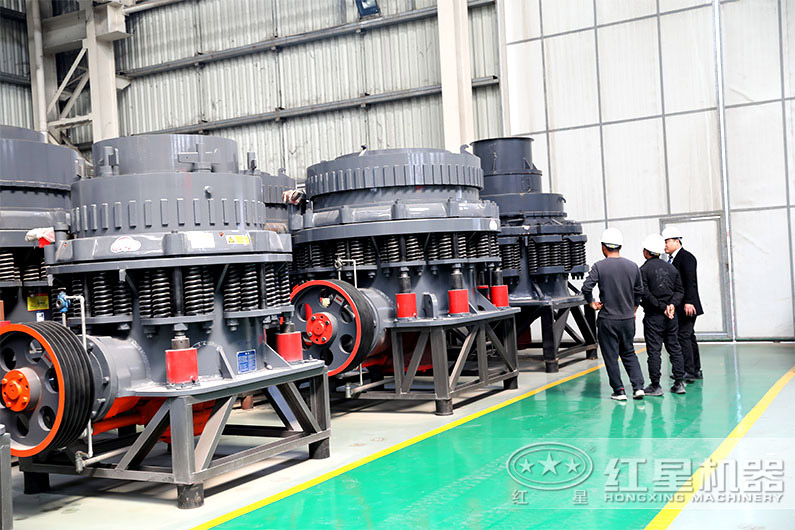 客戶到現(xiàn)場(chǎng)參觀圓錐破碎機(jī)設(shè)備 客戶到現(xiàn)場(chǎng)參觀圓錐破碎機(jī)設(shè)備